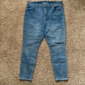 Old Navy Built-In Warm Skinny Jeans in Light Wash, size 16